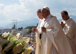 Missa encerra visita a Cassano. Papa: "A máfia é a adoração do mal"